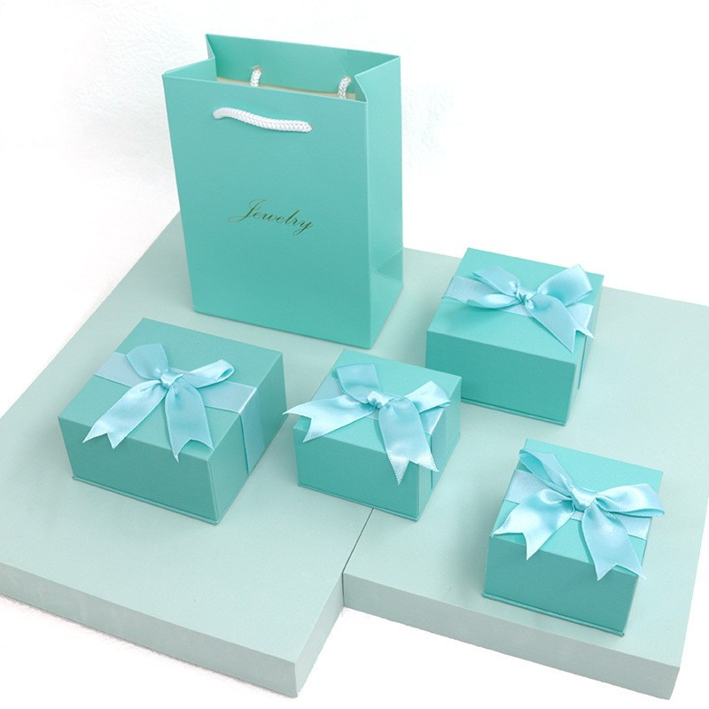 Manufacturer Simple Style Custimized Logo Paperboard Bow Tie Jewelry Packaging Gift Box With Handle Bag (11)