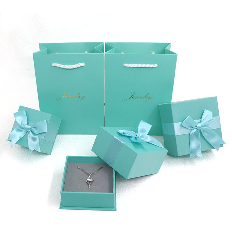 Manufacturer Simple Style Custimized Logo Paperboard Bow Tie Jewelry Packaging Gift Box With Handle Bag (8)