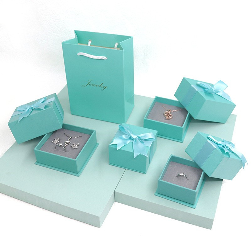Manufacturer Simple Style Custimized Logo Paperboard Bow Tie Jewelry Packaging Gift Box With Handle Bag (9)